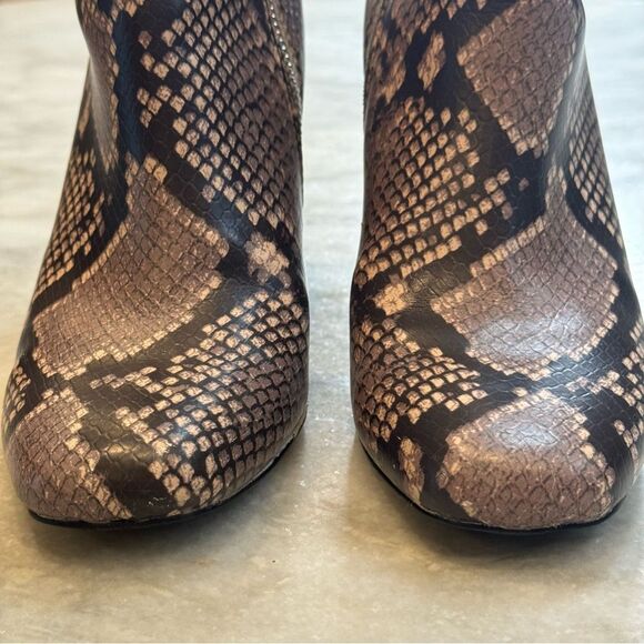 Steve Madden Pixie Natural Snake Print Block Heel Ankle Boot Bootie Size 7.5 - Picture 3 of 12